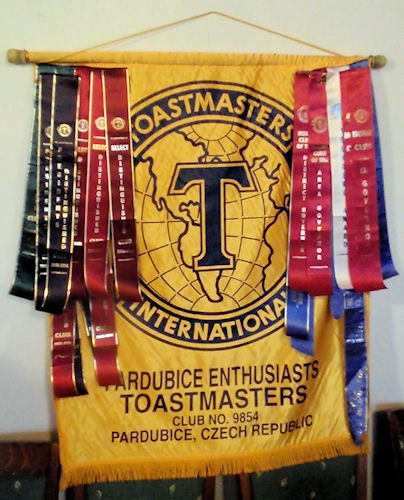 Vlajka pardubických Toastmasters