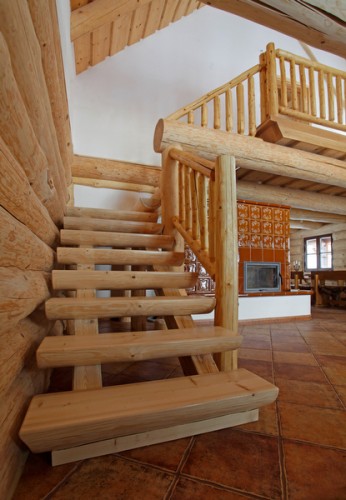 Roubené schodiště | dřevostavba