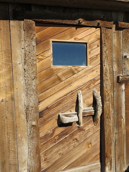 Originální dveře v přírodním designu