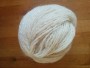 Ručně předená ovčí vlna přírodně bílé barvy, klubíčko  (náhled aktuálně zobrazené položky)