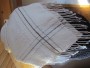 Pončo z ovčí vlny, ručně tkané na tkalcovském stavu  (zobrazit v plné velikosti)
