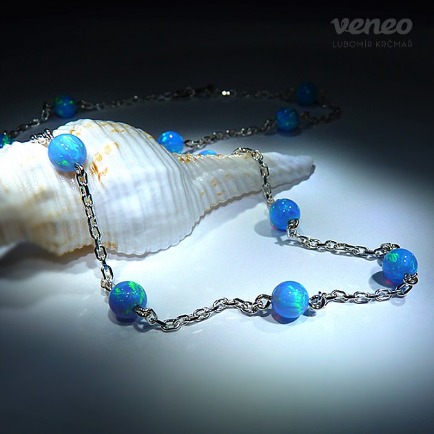 Persefona - náhrdelník se světle modrými opály