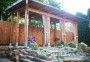 Kompletní řešení zahrady s altánem, kamennou dlažbou a přírodním biotopem