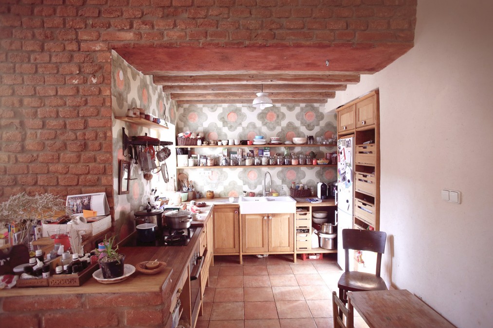 Adaptace původní obecné školy na kreativní bydlení a komunitní prostor - kuchyně