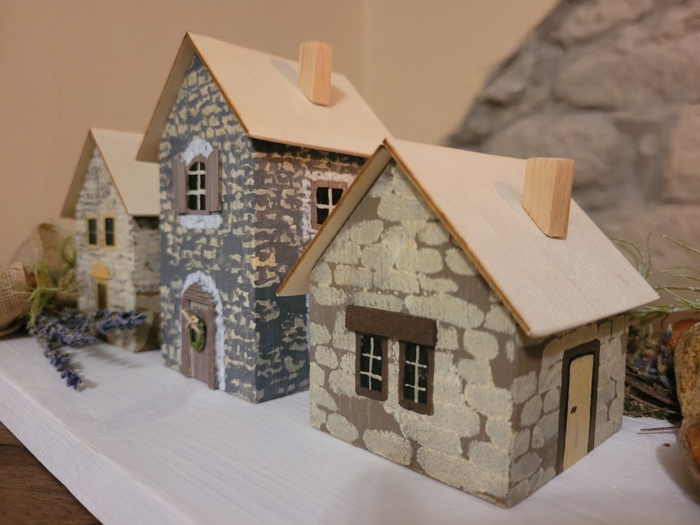 Dřevěné domečky malované