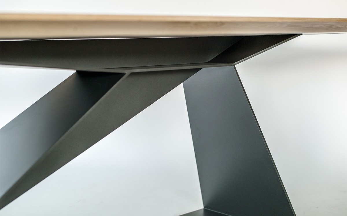 Detail designového stolu Palatti