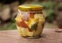 Farmářský sýr nakládaný se sušenými rajčaty a cibulí | bio farma Menšík Beskydy