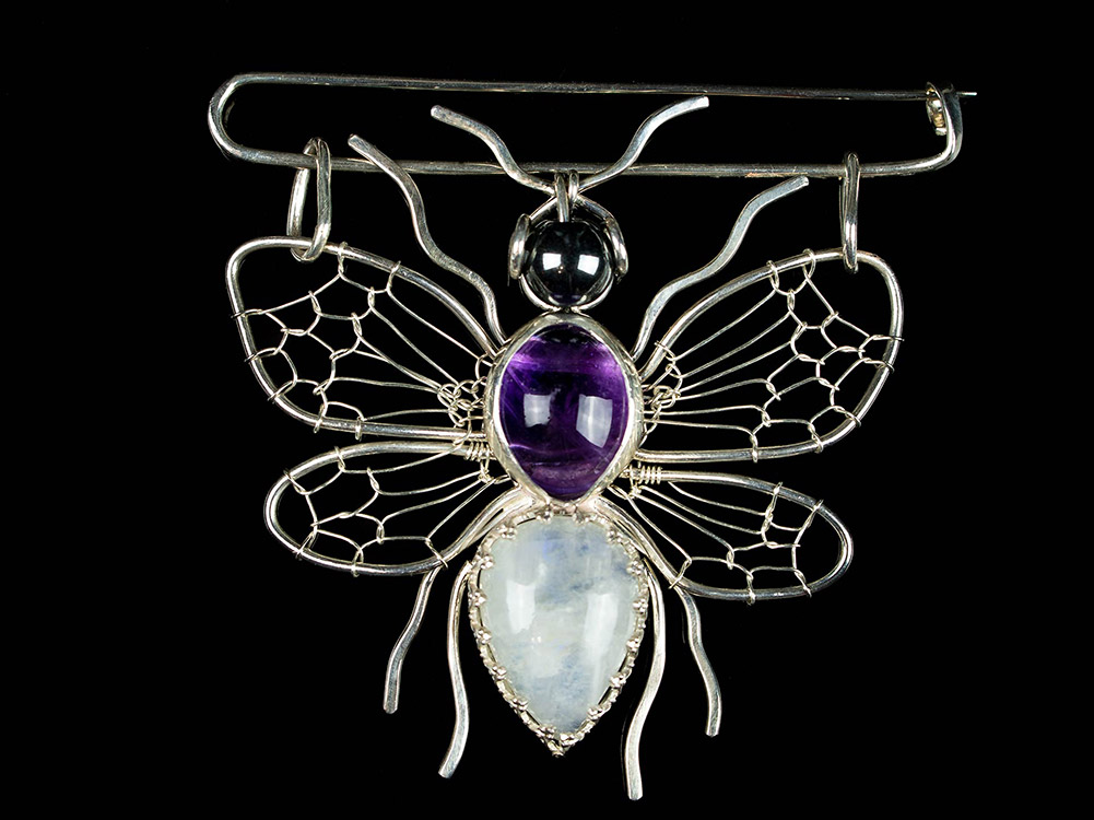 Brož stříbrná včela | drátované šperky Monsterance
