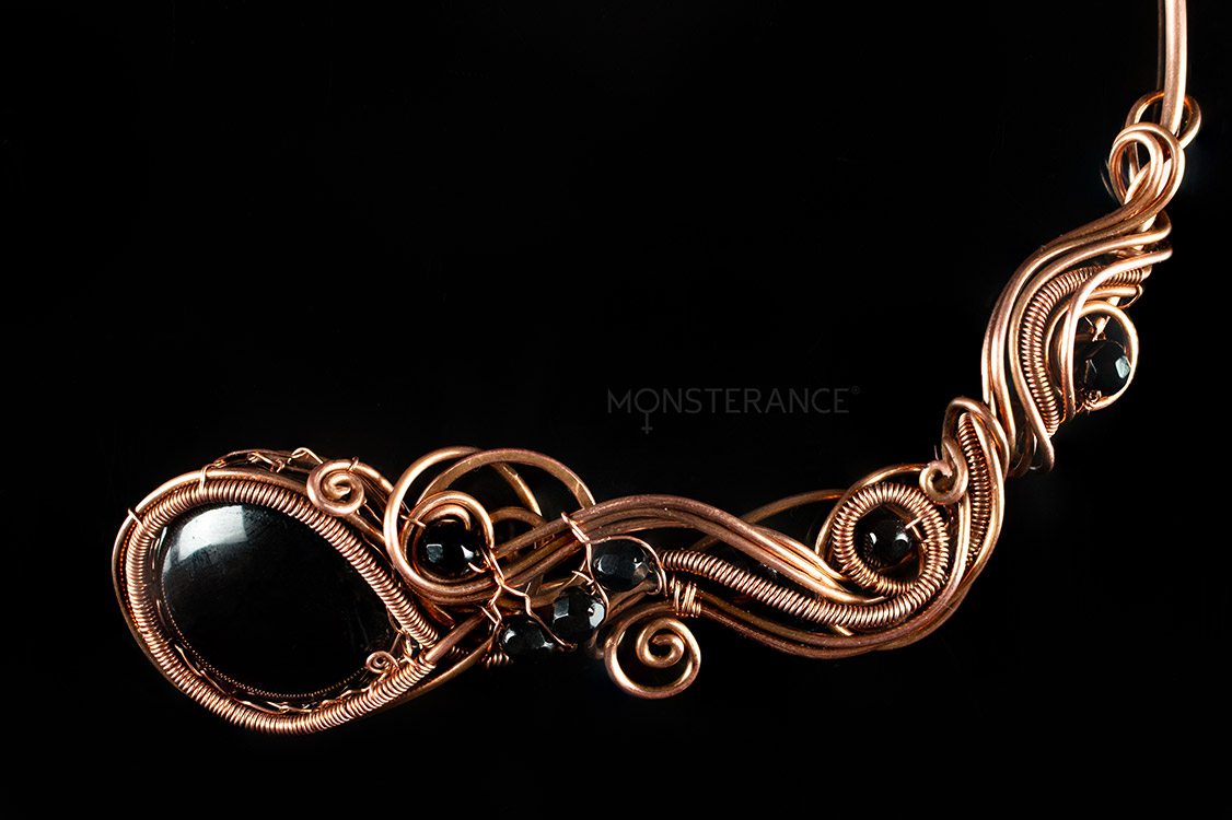 Dračí oko – detail | drátované šperky Monsterance