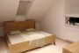 Ložnice postel masiv v podkroví