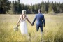 Novomanželé na louce | fotografování svatby na Šumavě