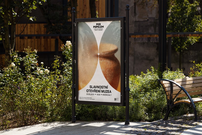 Billboard | Pod popelem – ztracená historie domu u hradeb