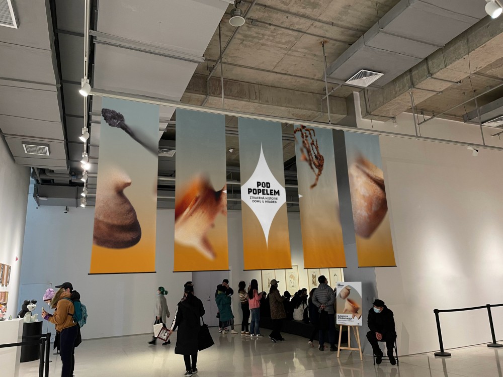 Bannery | Pod popelem – ztracená historie domu u hradeb