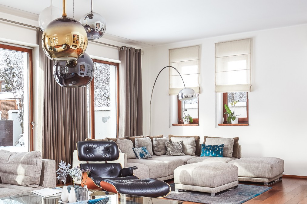 Posezení v obývacim pokoji | Obývací pokoj a jídelna, kde osvětlení hraje prim, Statenice