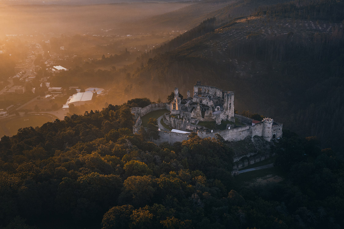 Zřícenina hradu | krajinná fotografie