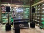 DJ technika, ozvučení a zelené scénické osvětlení akce Footshop