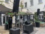 Venkovní DJ stage s profesionálním ozvučením a světelnou technikou