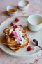 Gastronomická fotografie – francouzské tousty s malinami a jogurtem