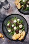 Food fotografie – salát z červené řepy, sýra a rukoly