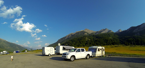 Parkování s karavanem na stellplatzu v Alpách