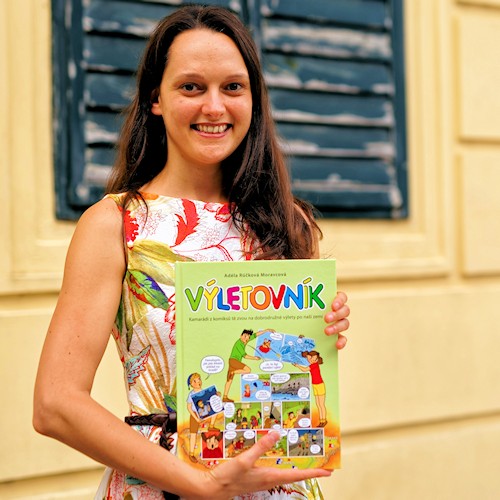 Adéla Rúčková s novou knihou Výletovník